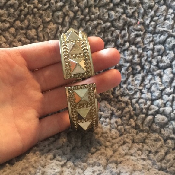 Assorted cuff bracelets - Picture 2 of 4